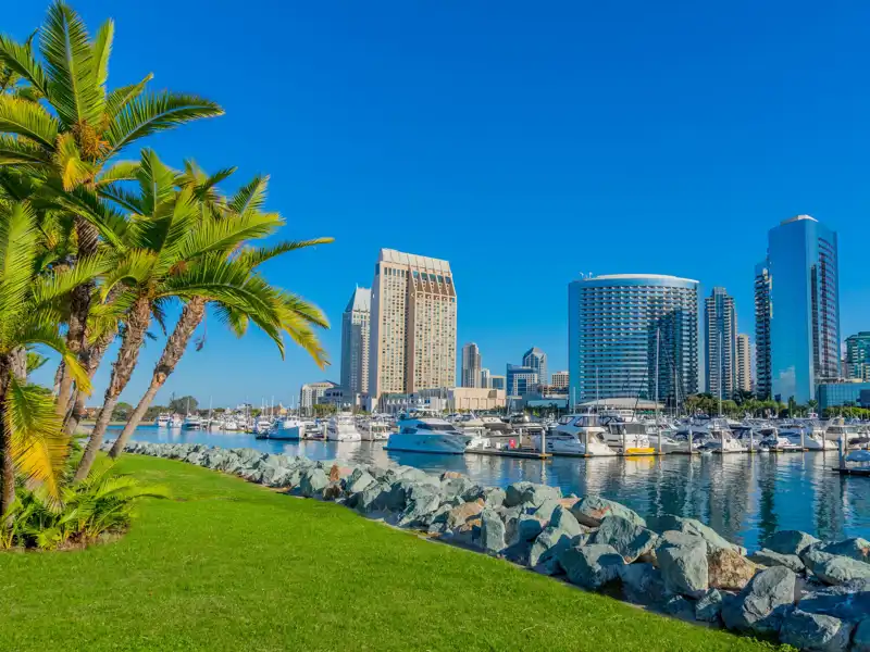 Cityscape with skyscrapers of the San Diego, California skyline.